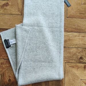 Tahari Gray Woolen Wrap Scarf